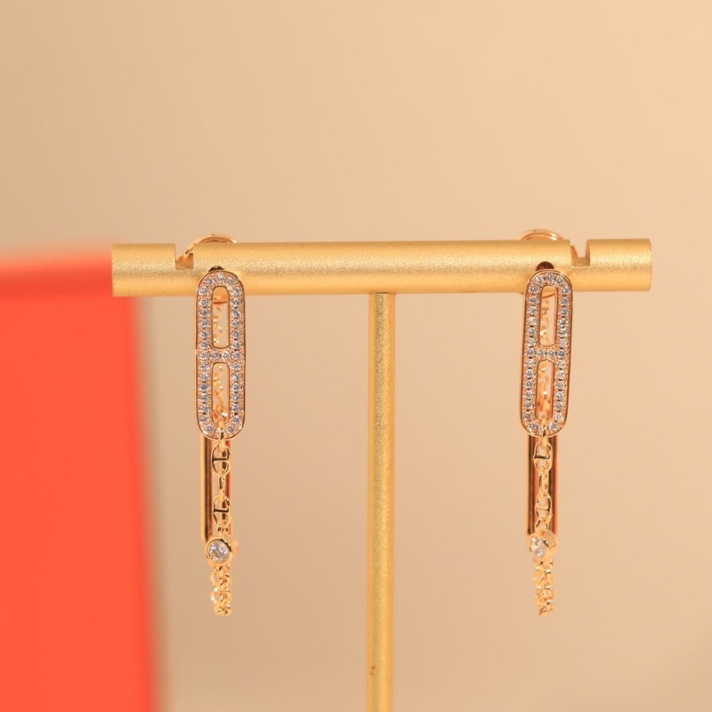 H**me5 earrings